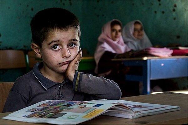 110 بسته لوازم التحریر و 30 تبلت به دانش آموزان محروم اهدا 110 بسته لوازم التحریر و 30 تبلت به دانش آموزان محروم اهدا شد
